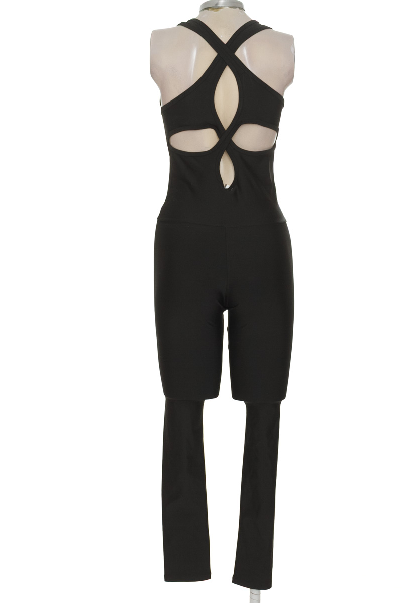 Ropa Deportiva / Salida de Baño color Negro - Closeando