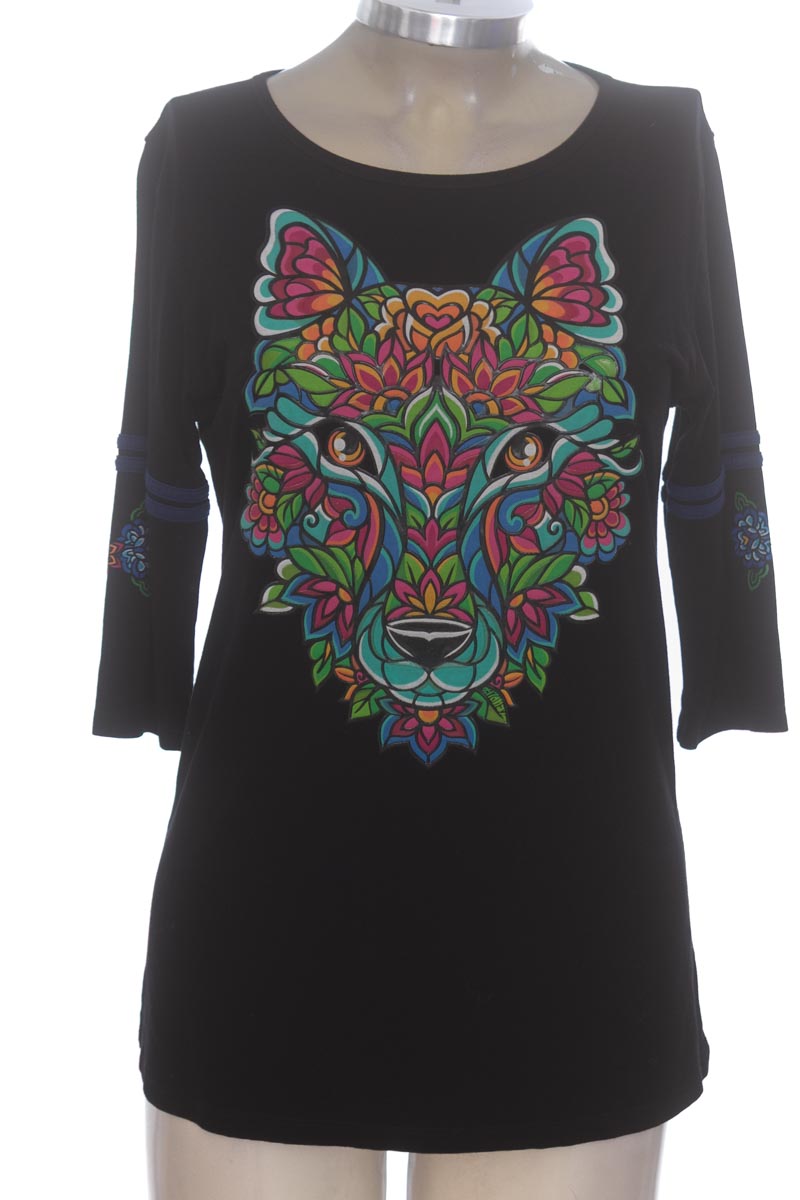 Top / Camiseta color Negro - Closeando