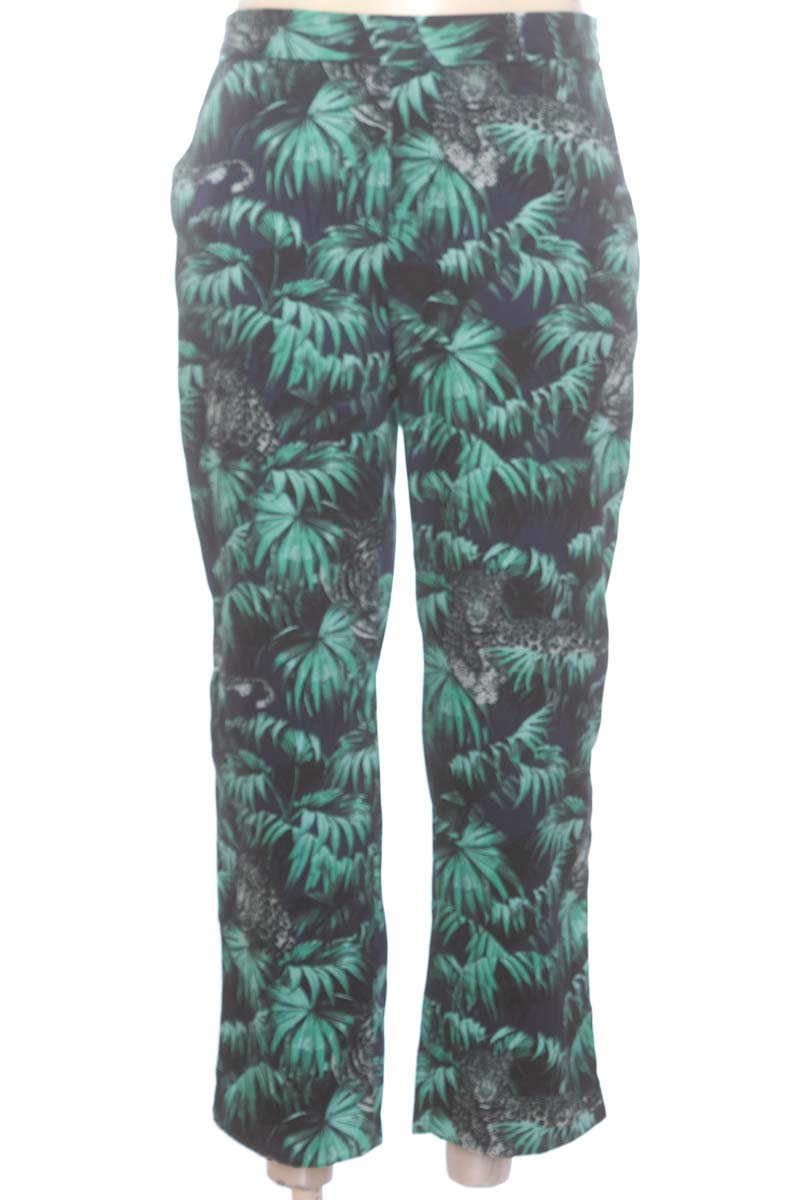 Pantalones color Verde - Zara