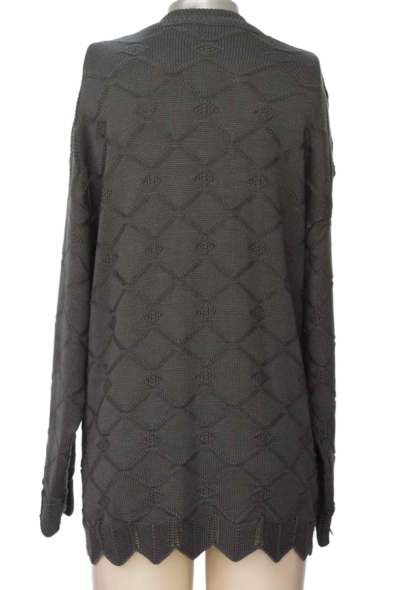 Sweater color Gris - Closeando