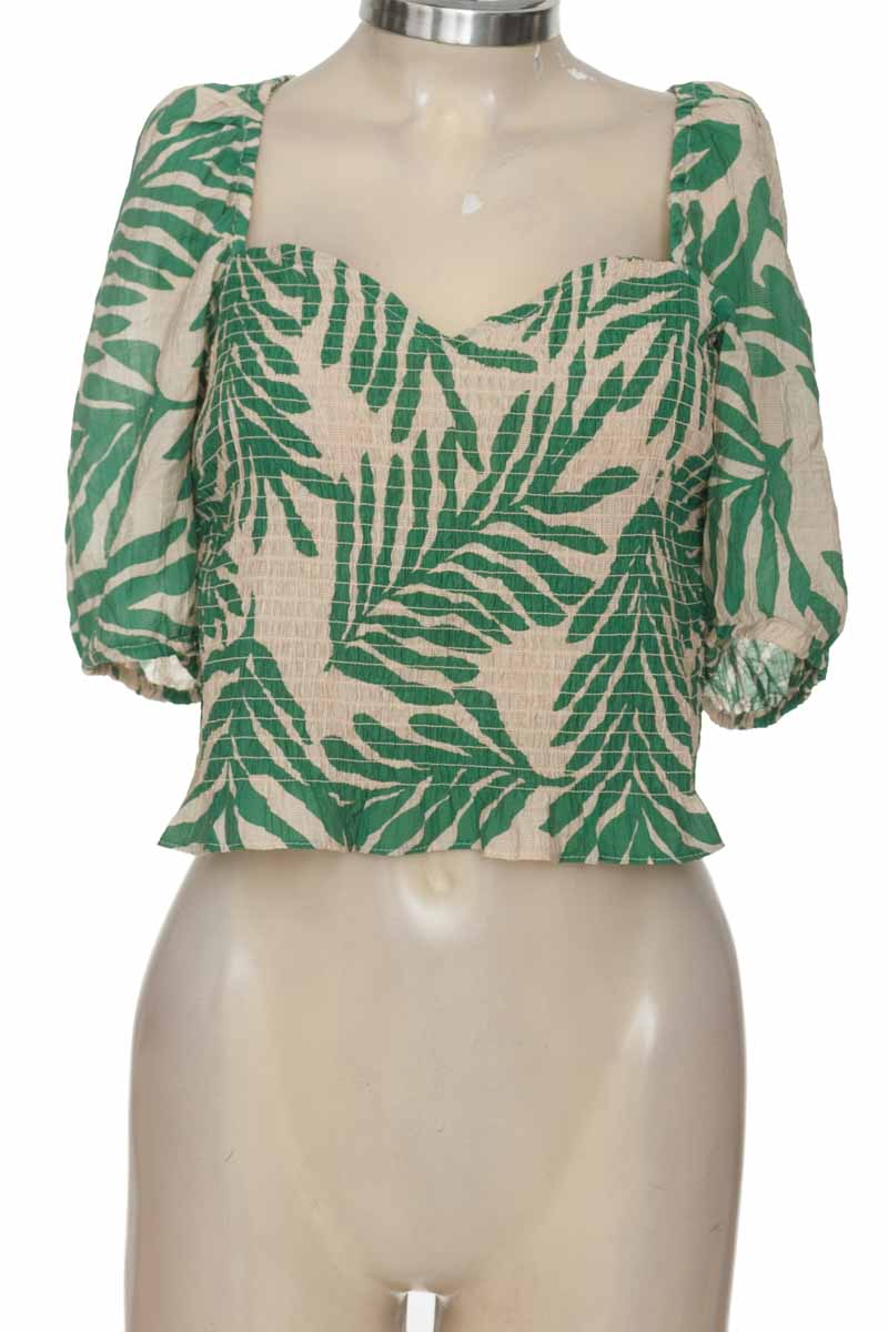 Top / Camiseta color Verde - H&M