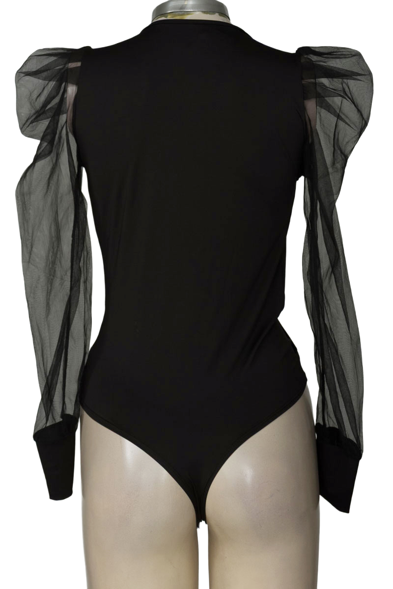 Top / Camiseta color Negro - Closeando