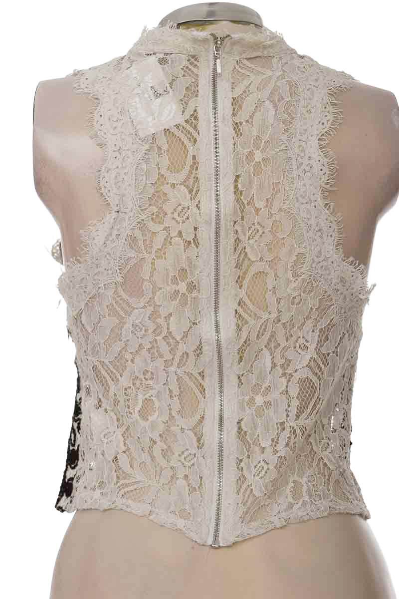 Top / Camiseta color Negro - Zara