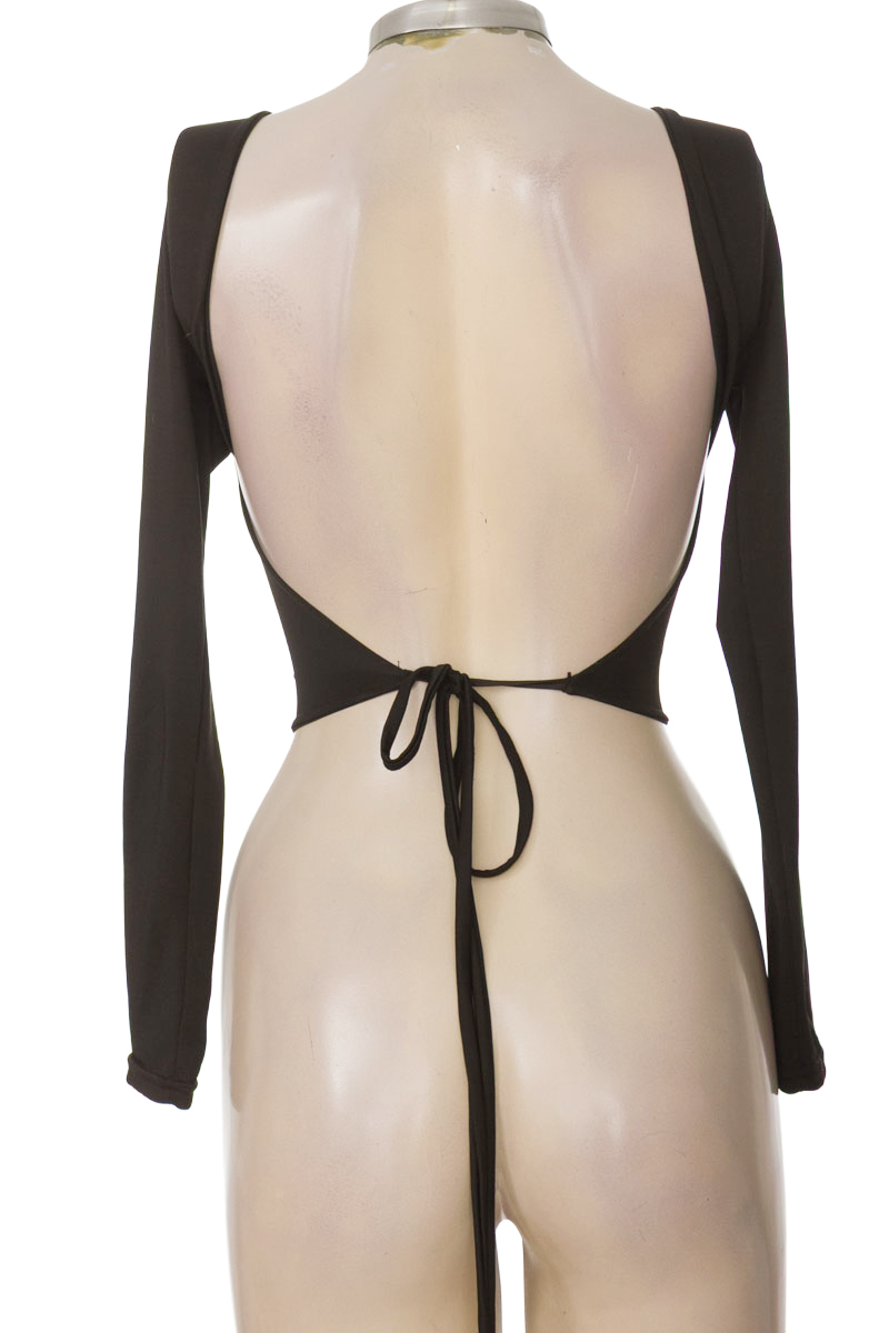 Top / Camiseta color Negro - Closeando