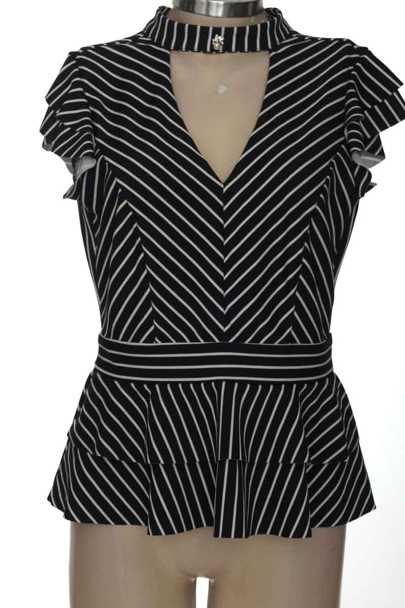 Top / Camiseta color Negro - Colors