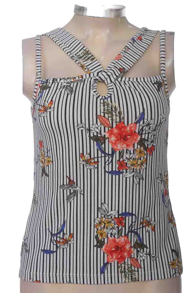 Top / Camiseta color Blanco - Closeando