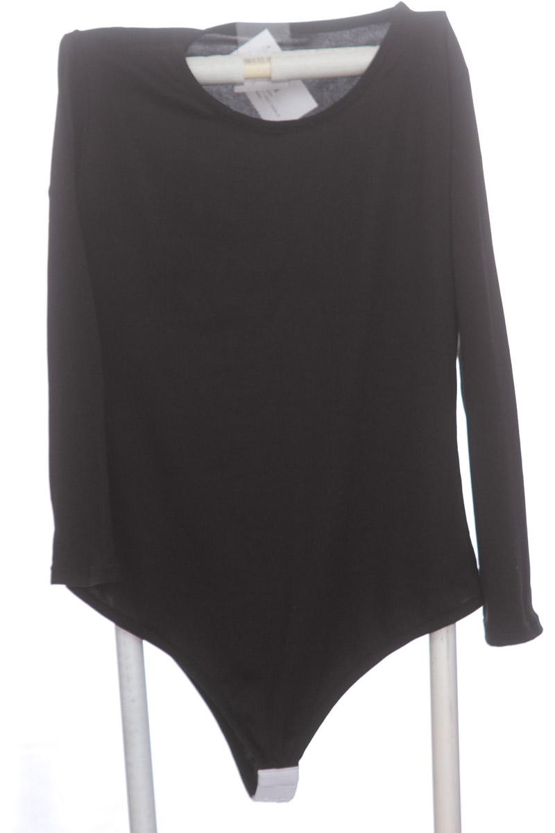 Top / Camiseta color Negro - Closeando