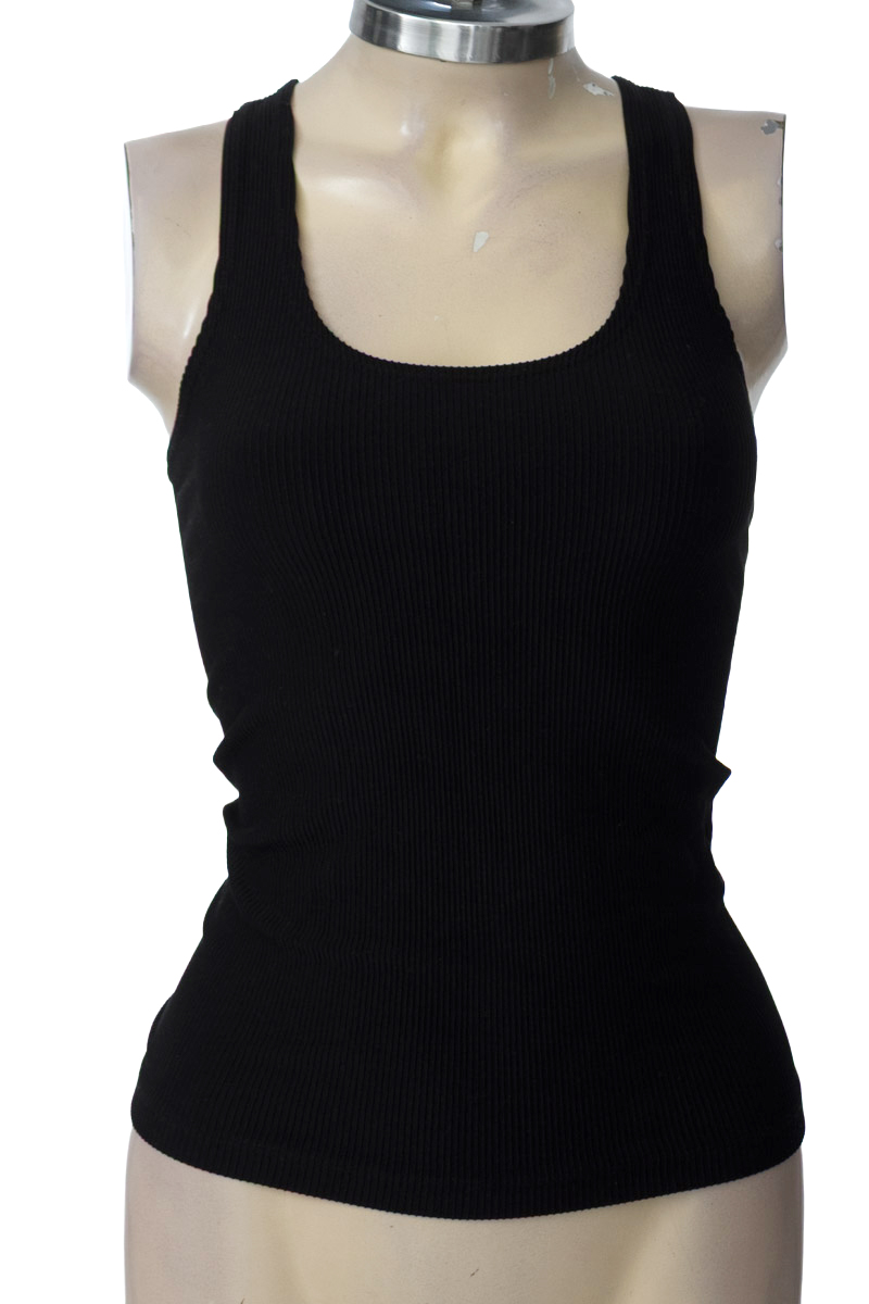 Top / Camiseta color Negro - Closeando