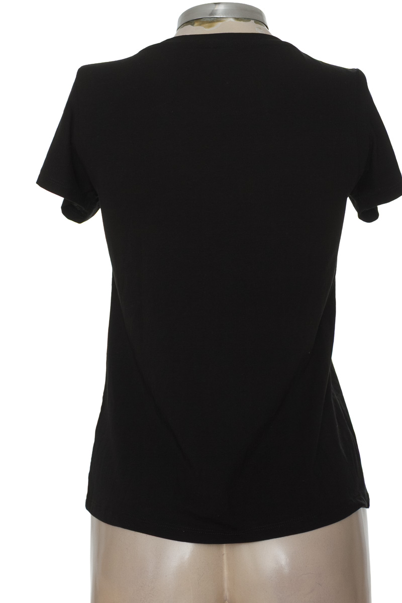 Top / Camiseta color Negro - Closeando