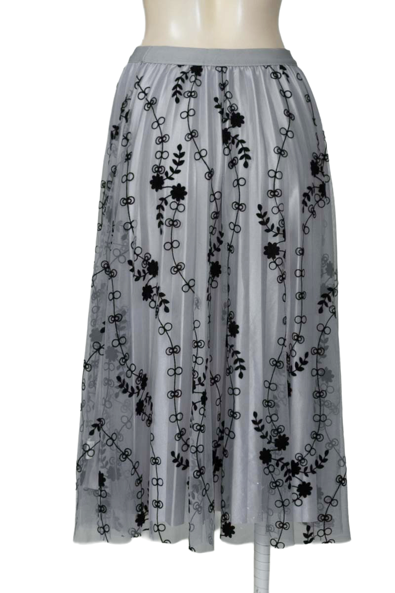 Falda color Gris - Closeando