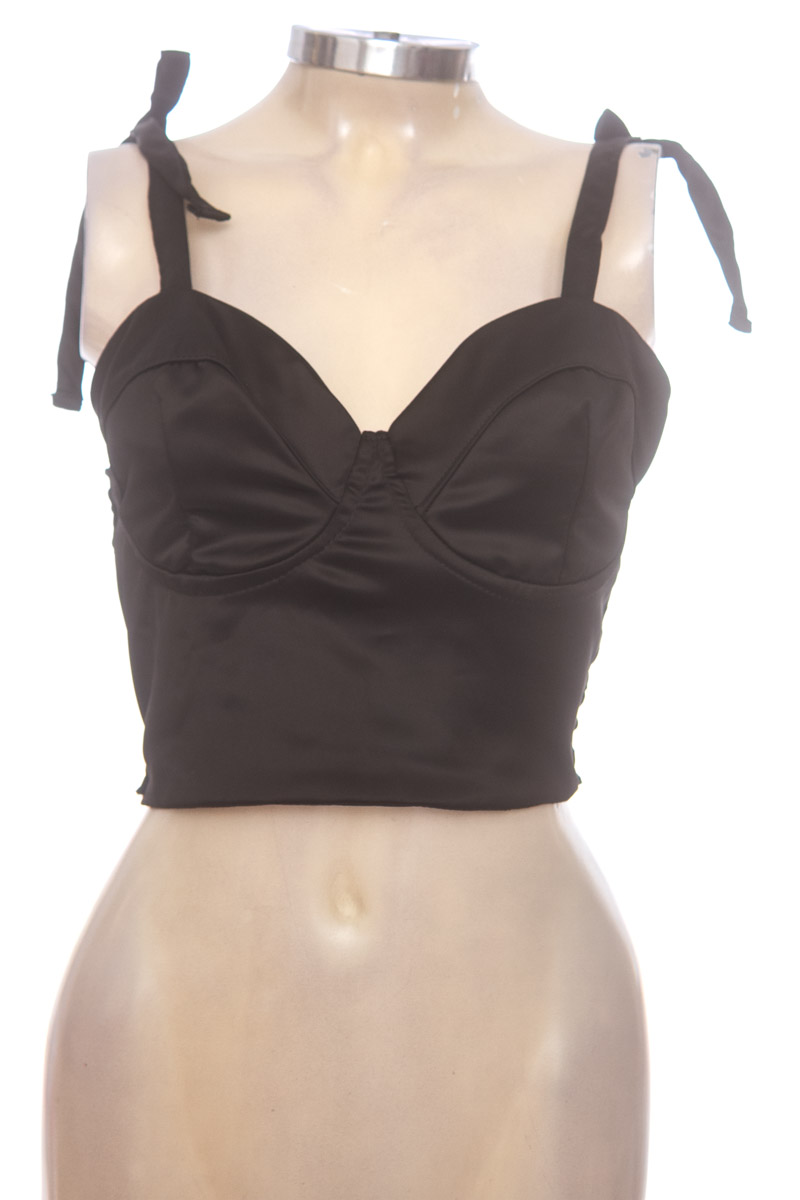 Top / Camiseta color Negro - Closeando