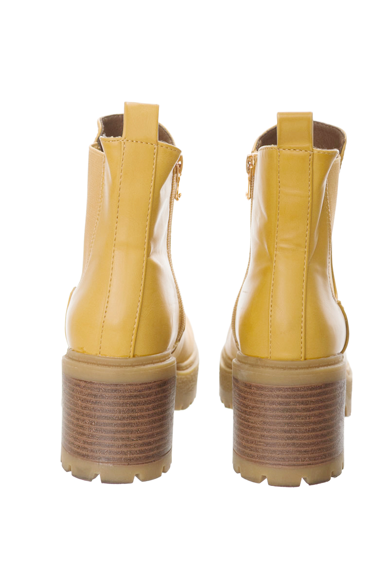 Zapatos color Amarillo - Bata