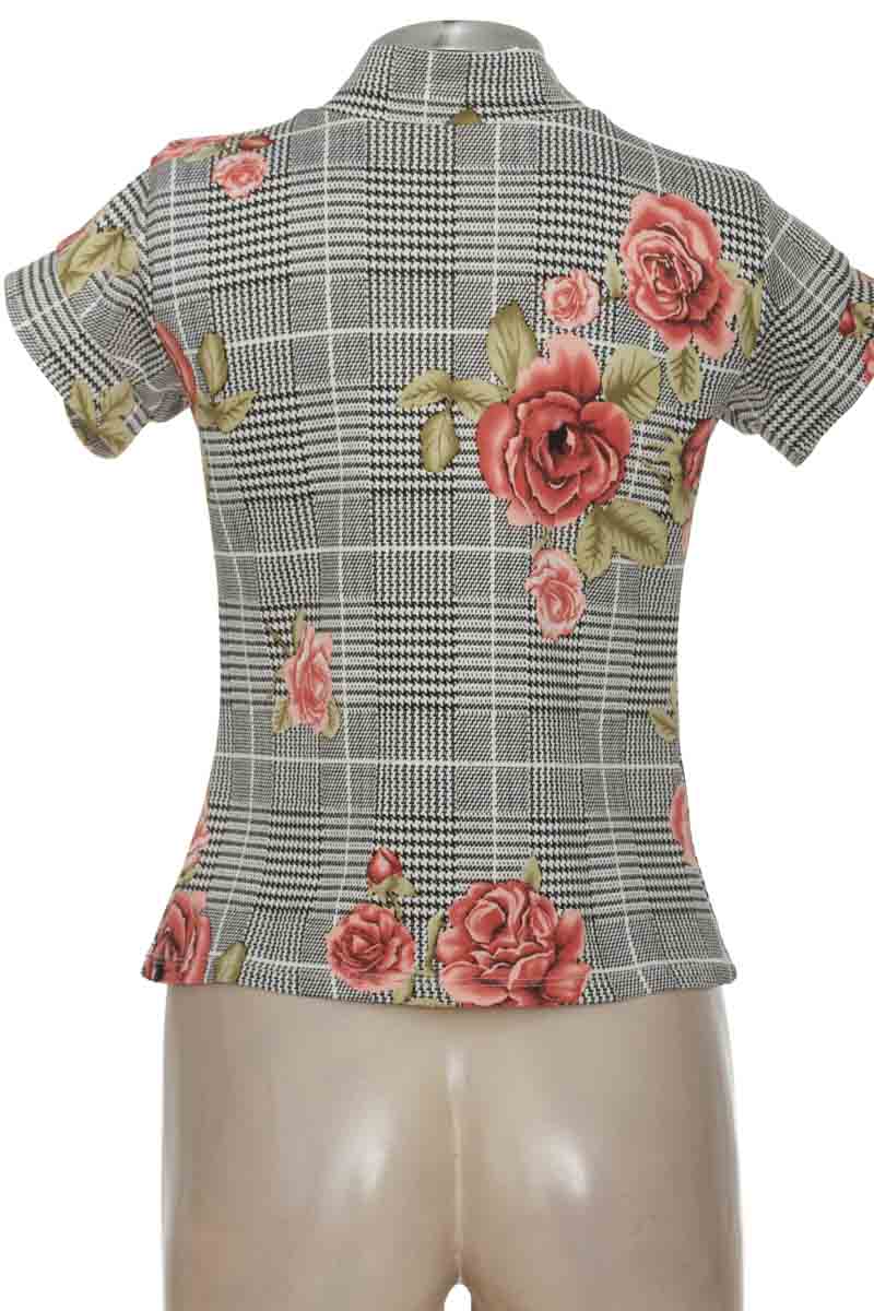Blusa color Negro - Closeando