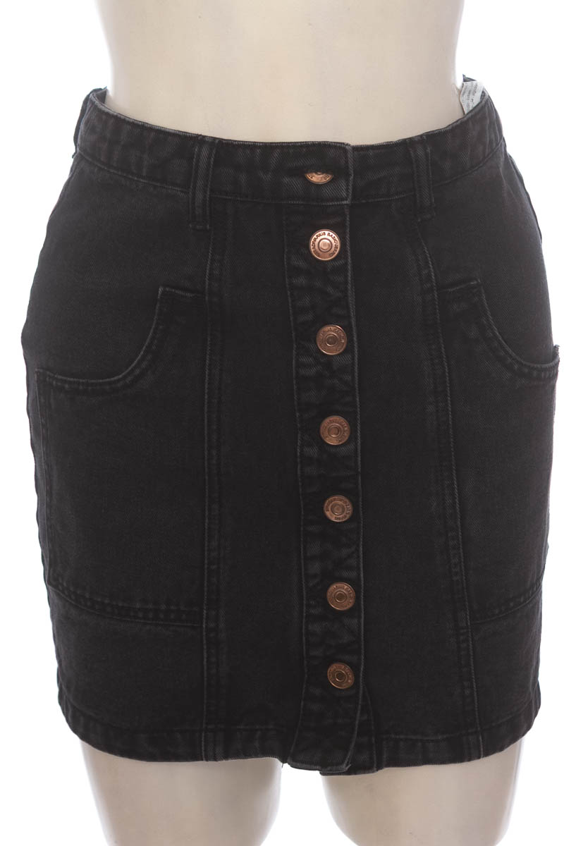 Falda color Negro - Stradivarius