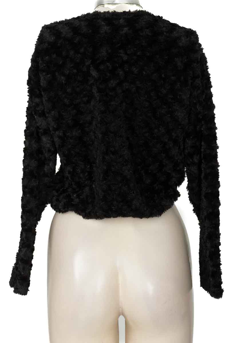 Sweater color Negro - Closeando
