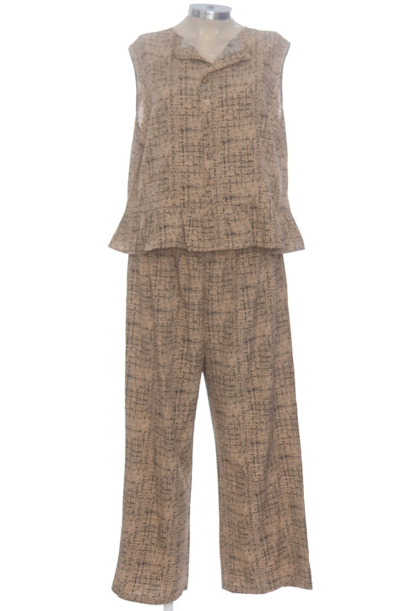 Vestido / Enterizo color Beige - Closeando