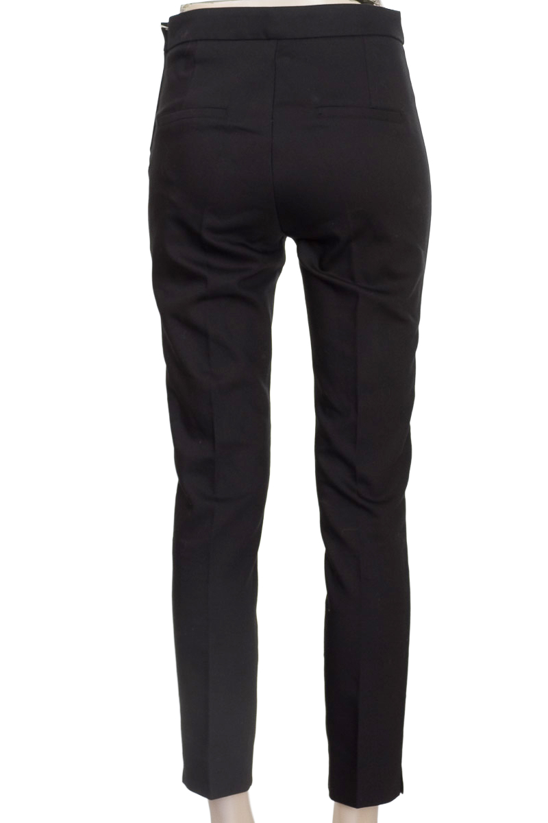 Pantalones color Negro - Stradivarius