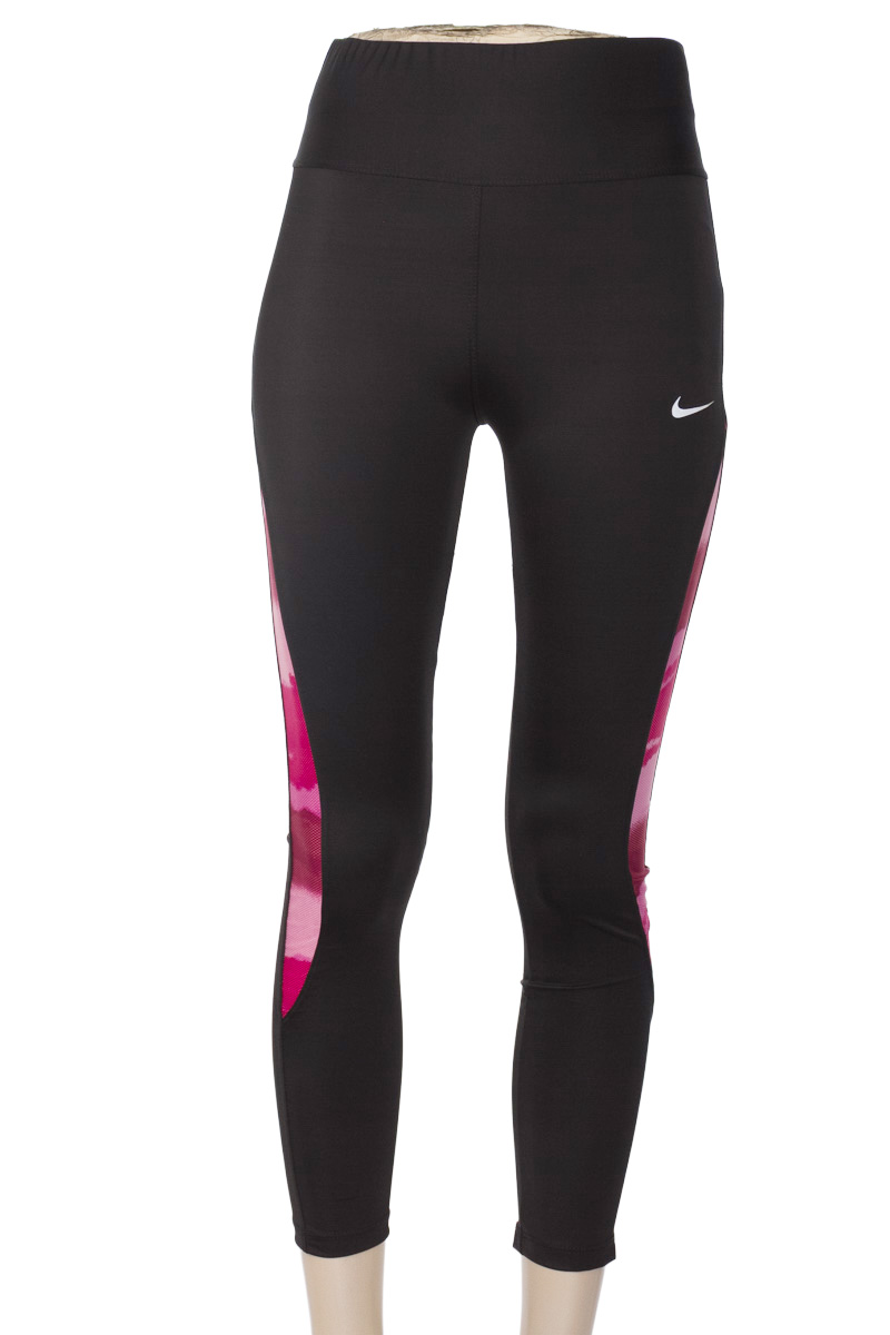 Ropa Deportiva / Salida de Baño color Negro - Closeando