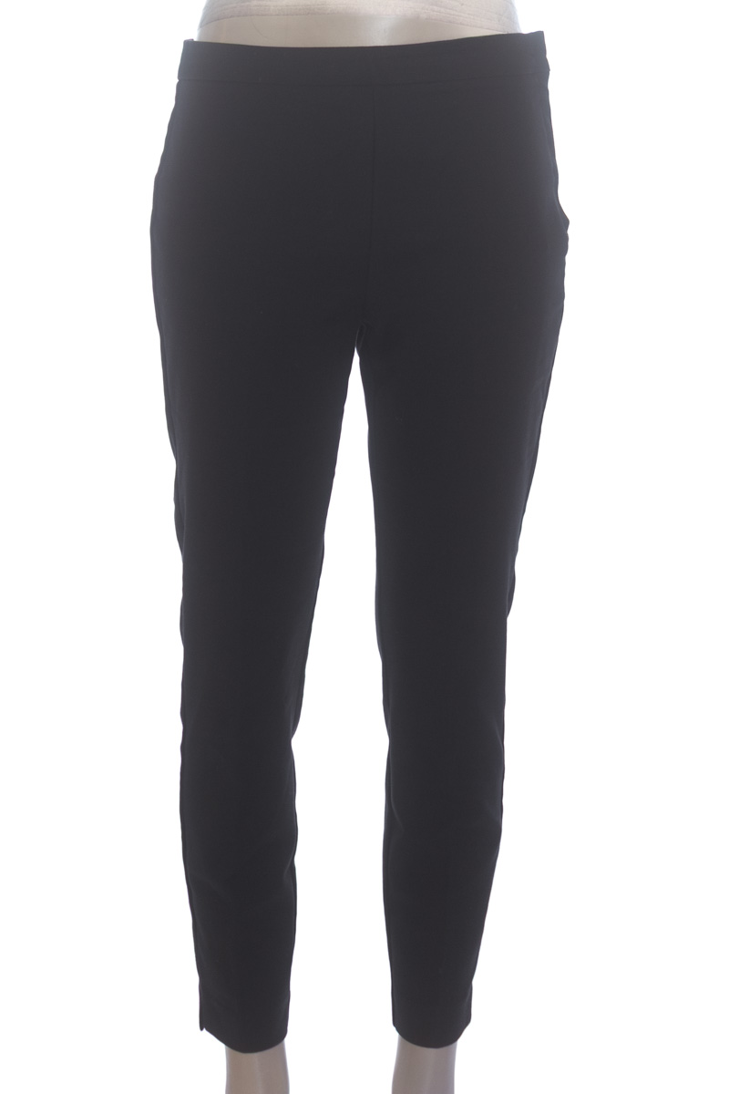Pantalones color Negro - Stradivarius