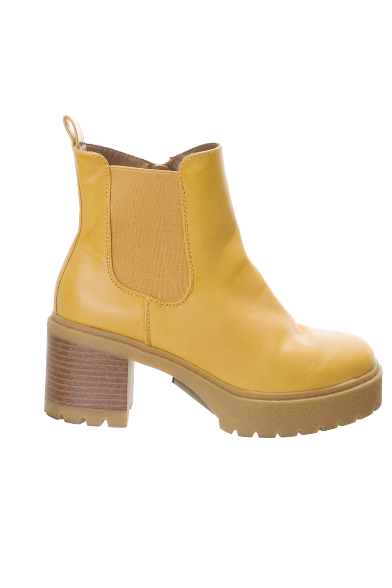 Zapatos color Amarillo - Bata