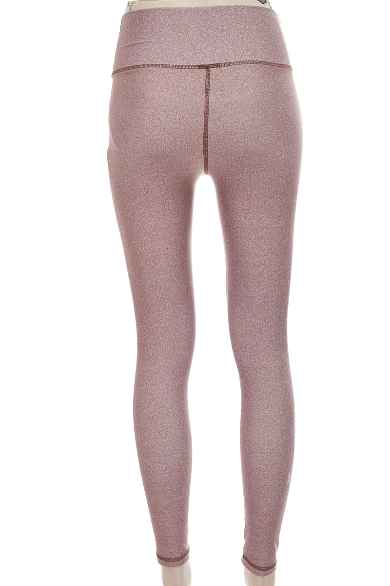 Ropa Deportiva / Salida de Baño color Café - Closeando