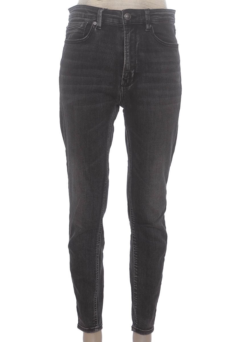 Pantalones color Negro - Stradivarius
