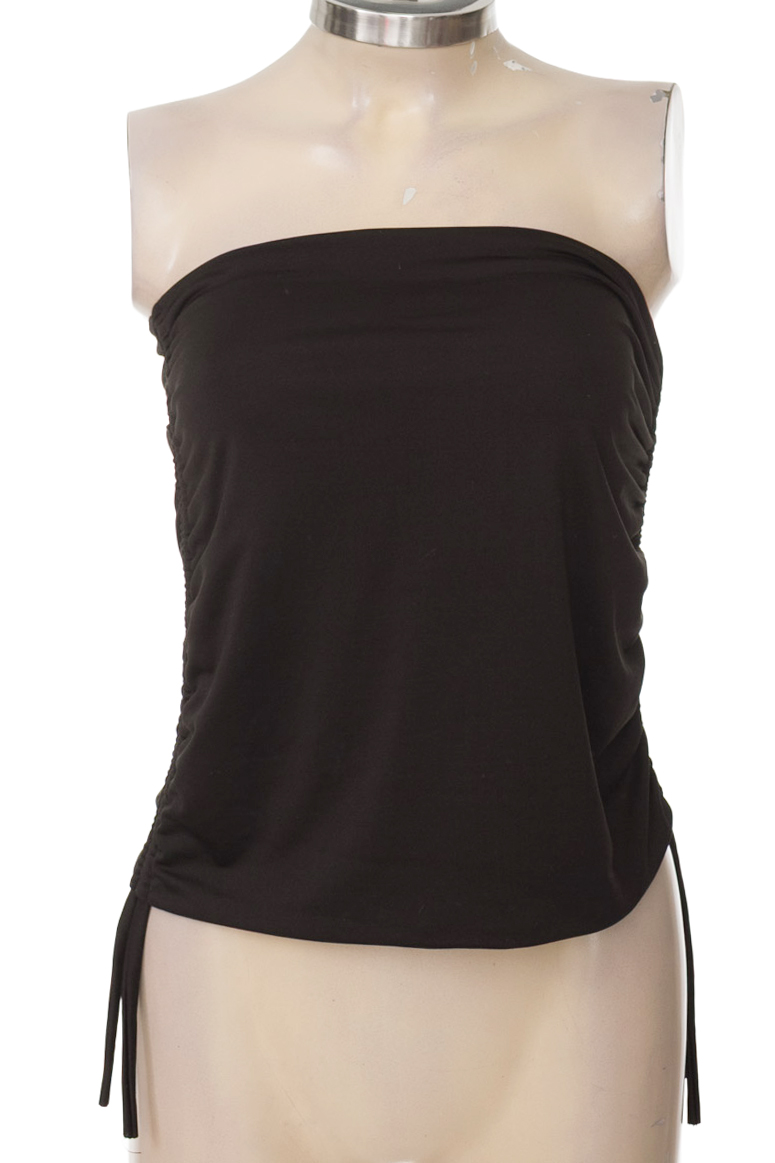 Top / Camiseta color Negro - Closeando