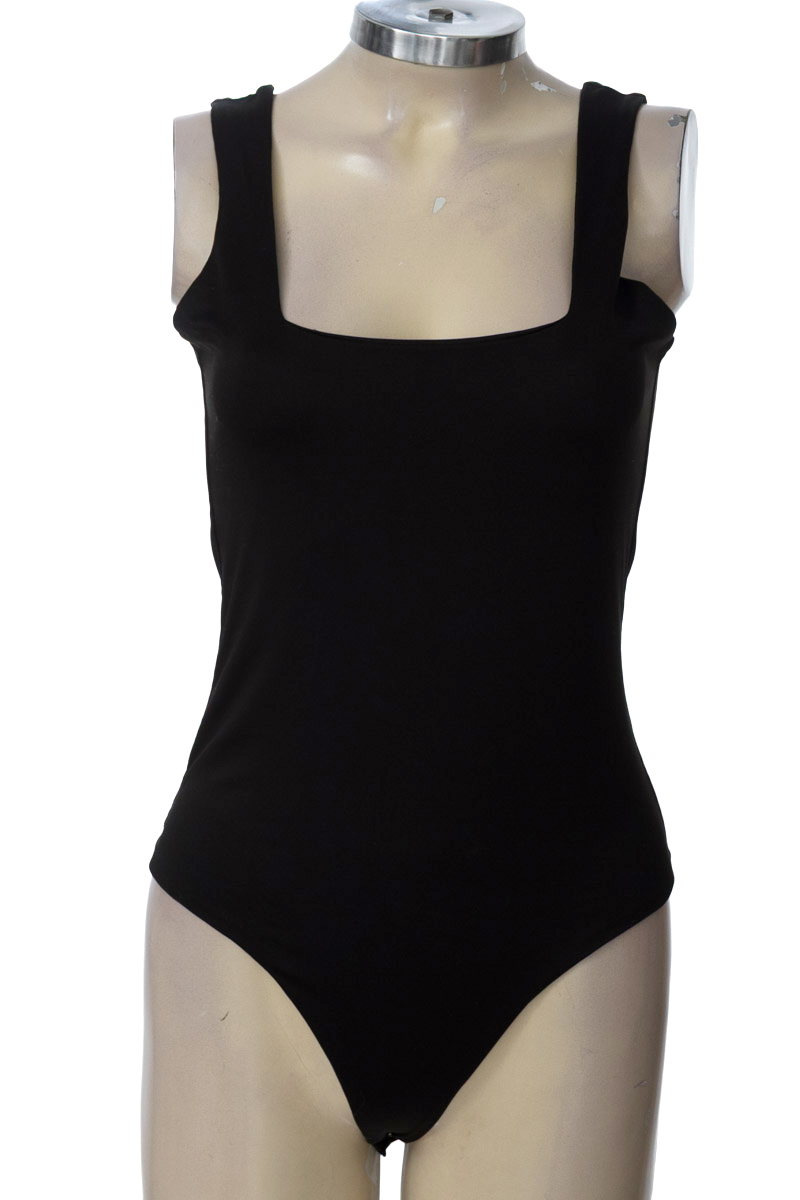 Top / Camiseta color Negro - Closeando