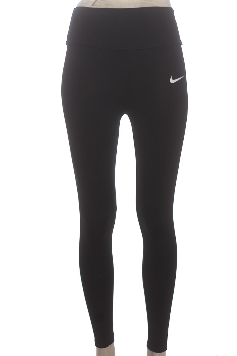 Ropa Deportiva / Salida de Baño color Negro - Closeando