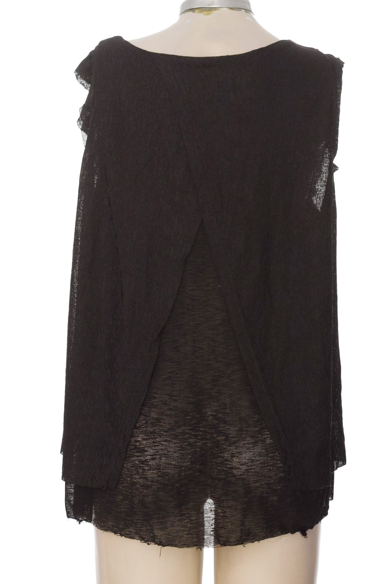 Blusa color Negro - Basement