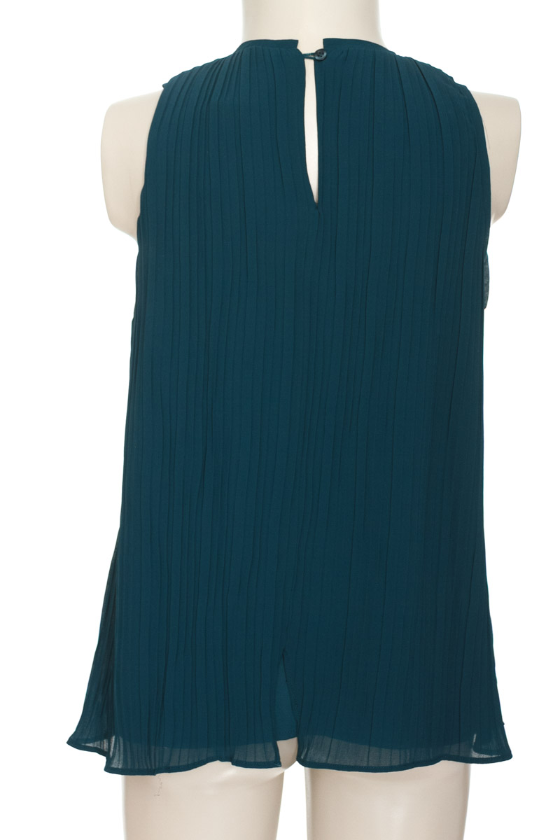 Top / Camiseta color Verde - NAF NAF
