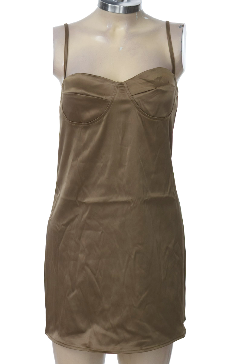 Vestido / Enterizo color Verde - Closeando