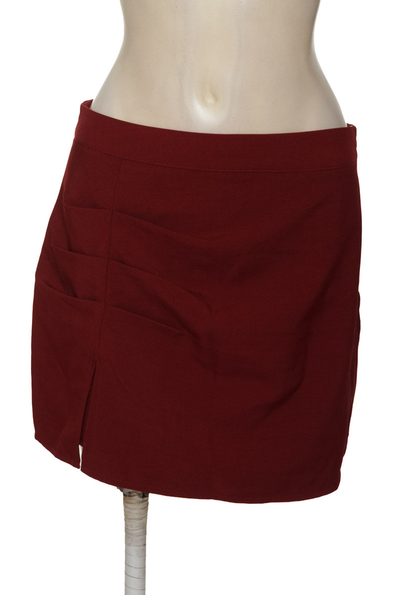 Falda color Vinotinto - Closeando
