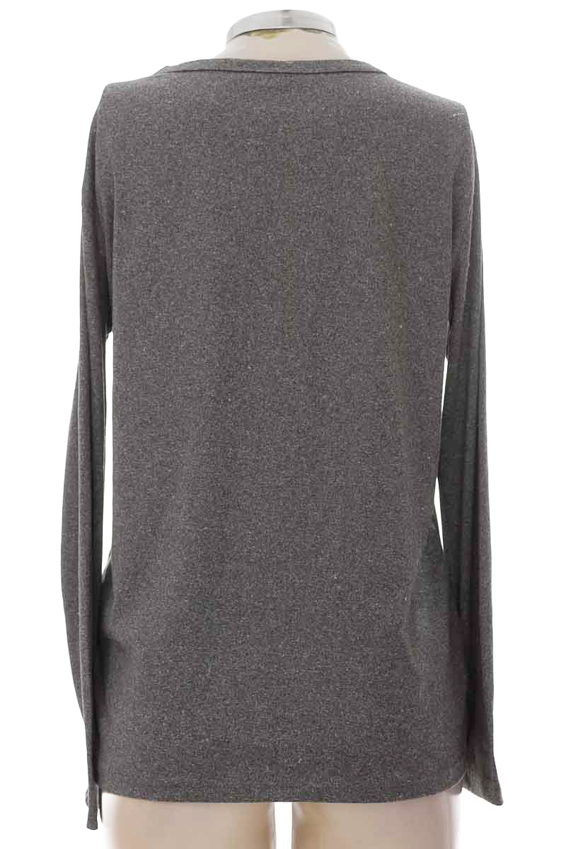 Sweater color Gris - Closeando