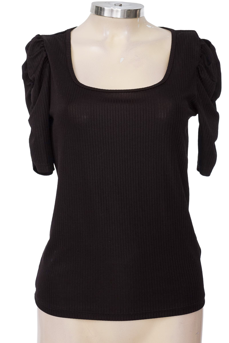 Top / Camiseta color Negro - Koaj