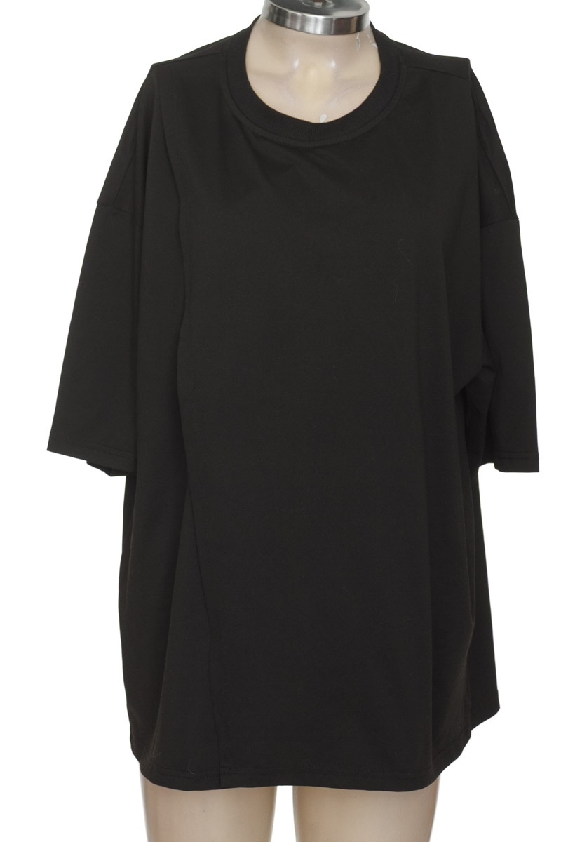 Top / Camiseta color Negro - Closeando