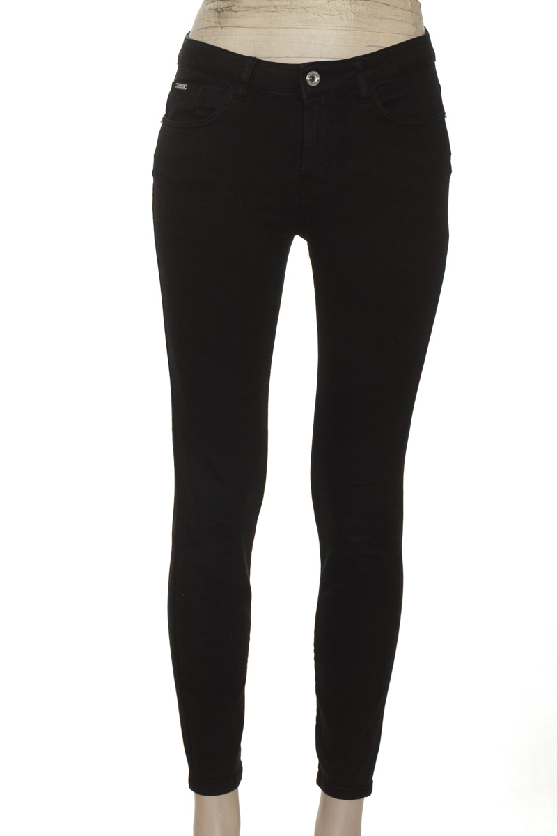 Pantalones color Negro - Zara
