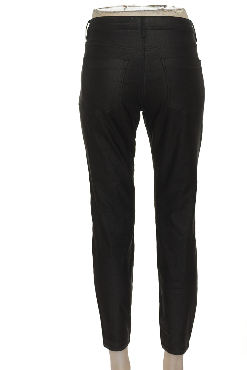 Pantalones color Negro - Stradivarius