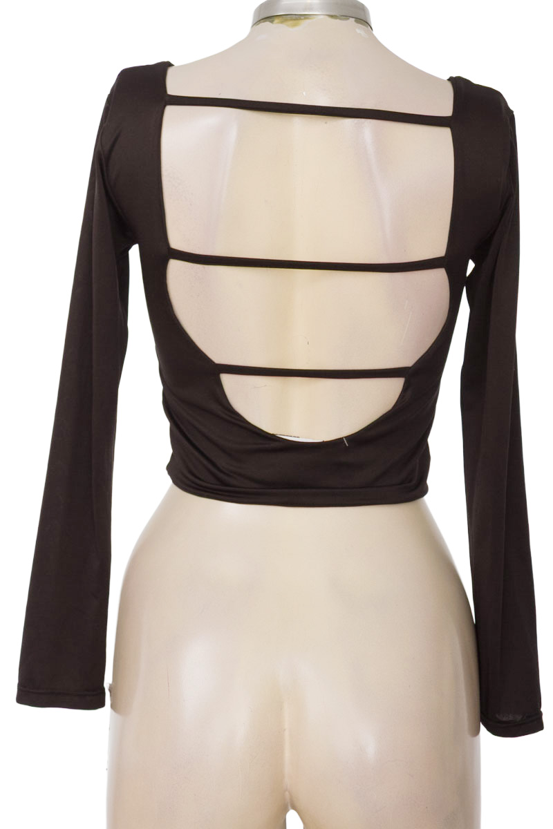 Top / Camiseta color Negro - Closeando