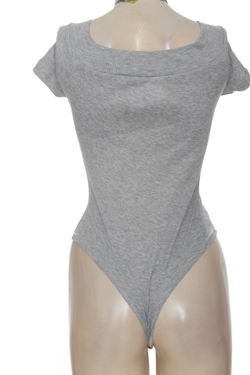 Top / Camiseta color Gris - Closeando