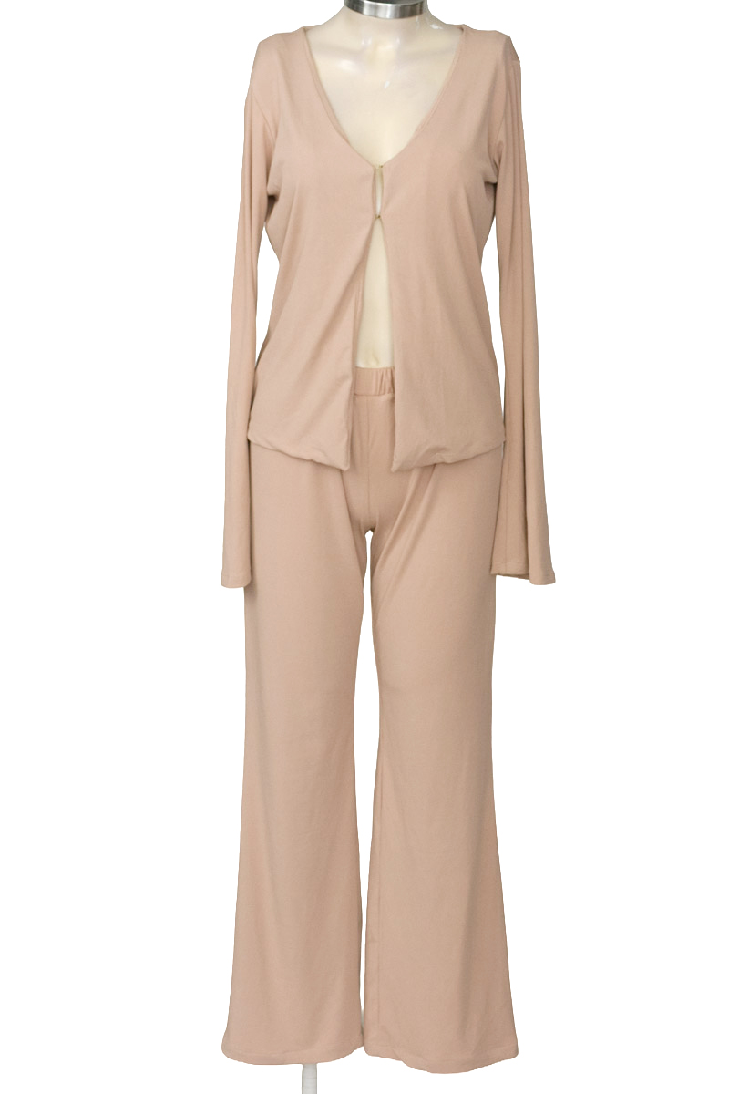 Vestido / Enterizo color Beige - Closeando