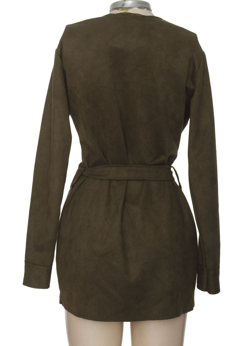 Chaqueta / Abrigo color Verde - Closeando
