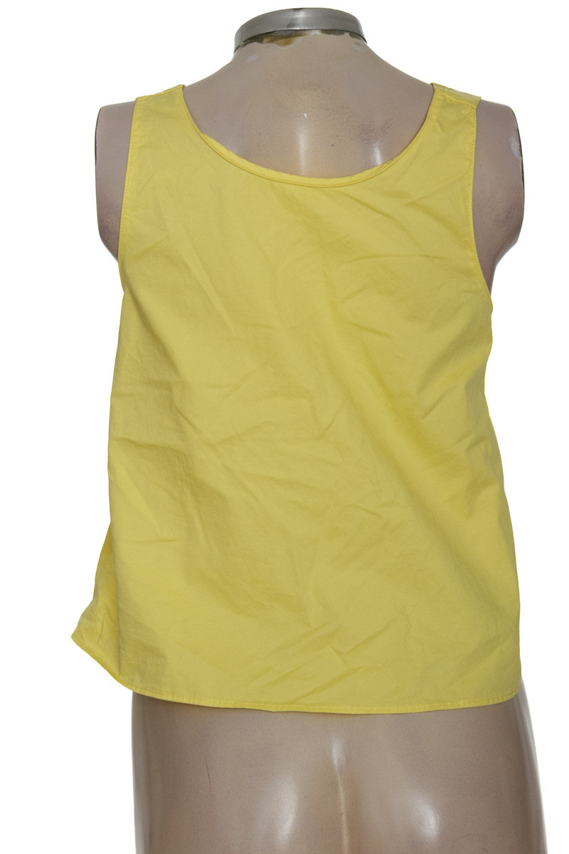 Top / Camiseta color Verde - Zara