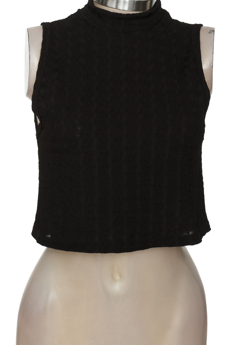 Top / Camiseta color Negro - Closeando