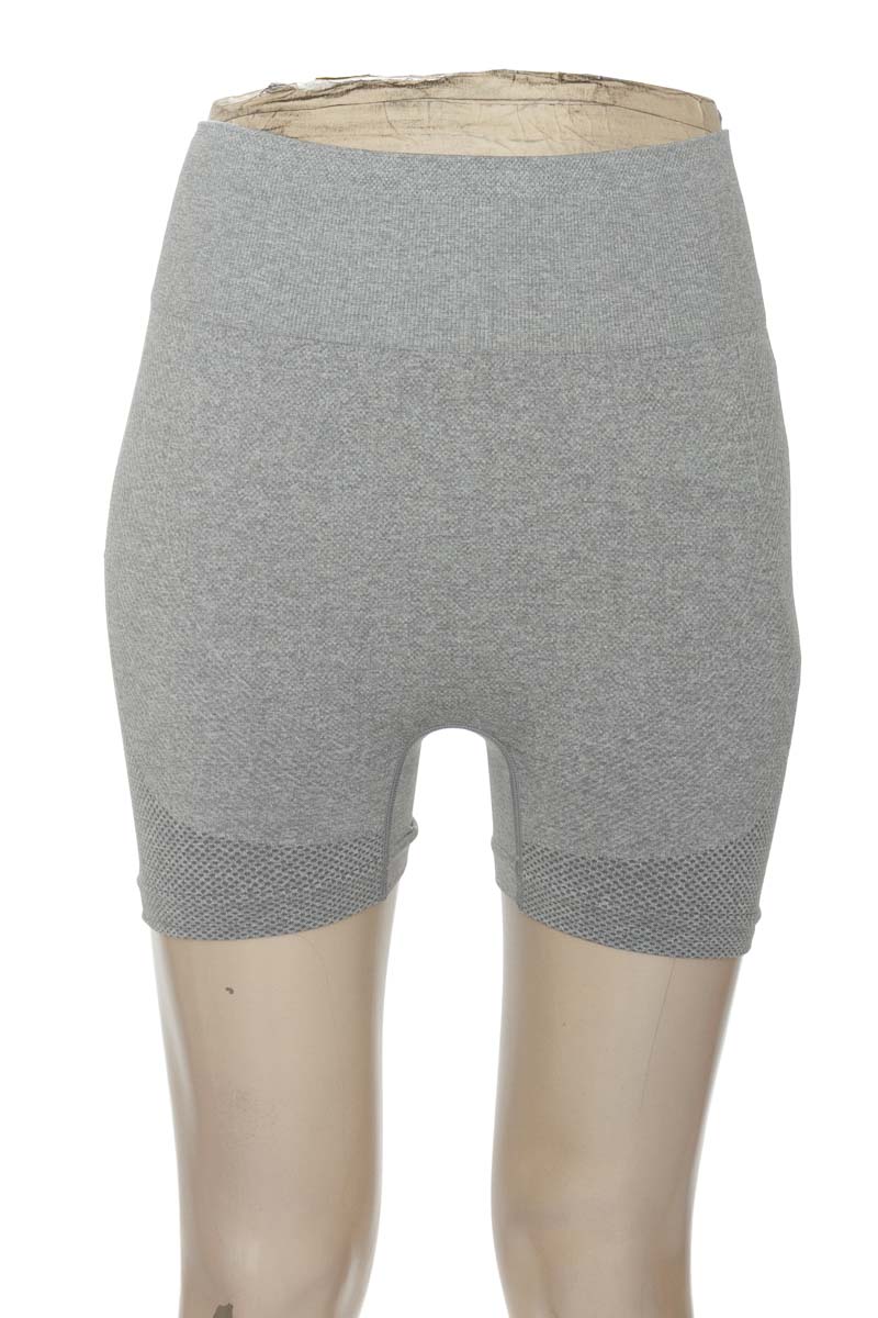 Ropa Deportiva / Salida de Baño color Gris - Closeando