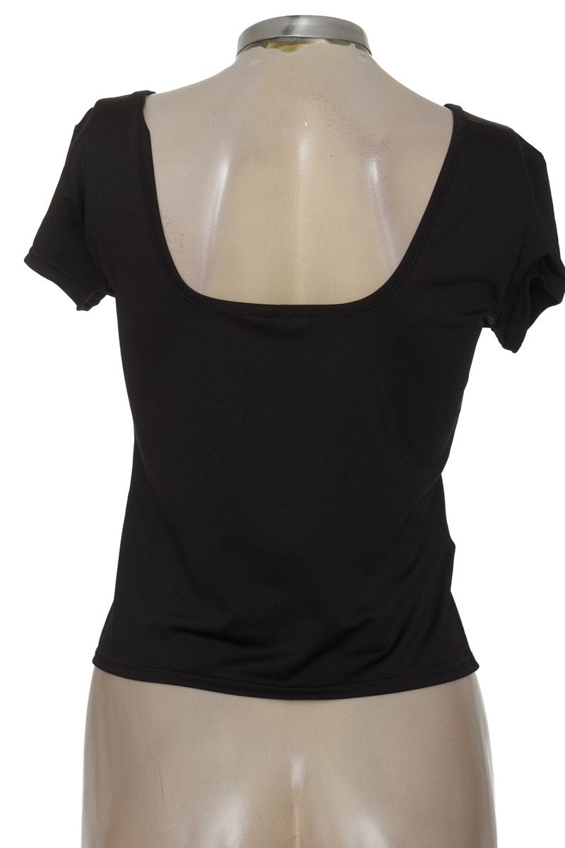Top / Camiseta color Negro - Real Human