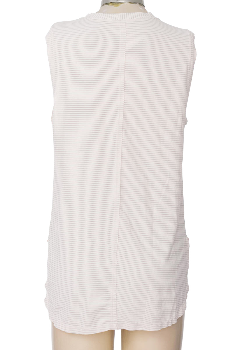 Top / Camiseta color Rosado - Closeando