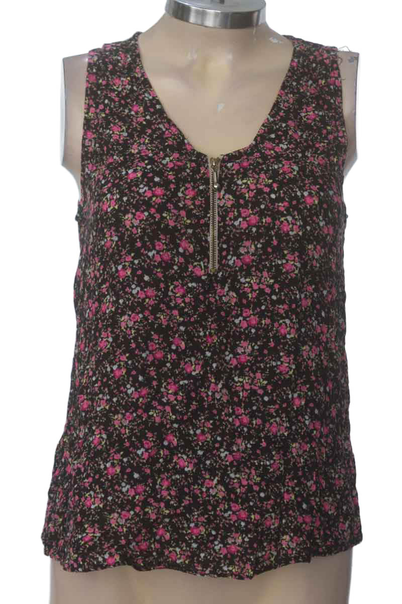 Top / Camiseta color Negro - Isis Collection