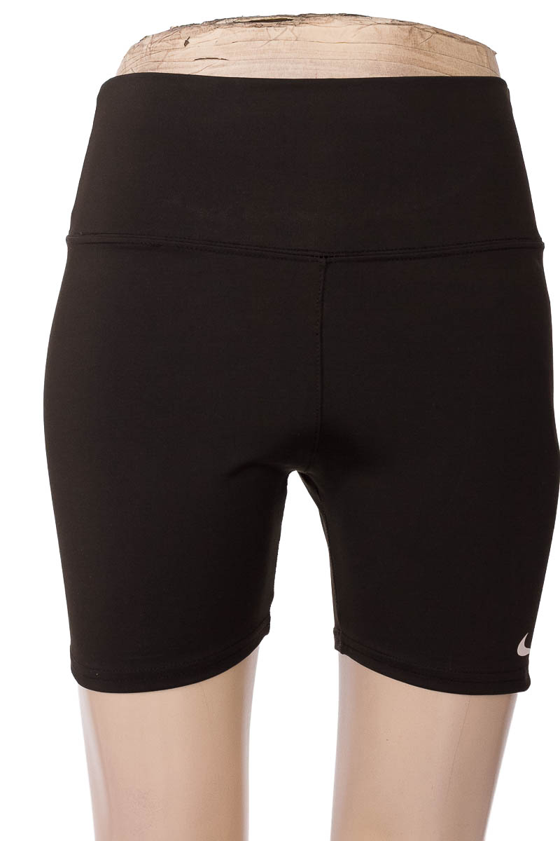 Ropa Deportiva / Salida de Baño color Negro - Closeando