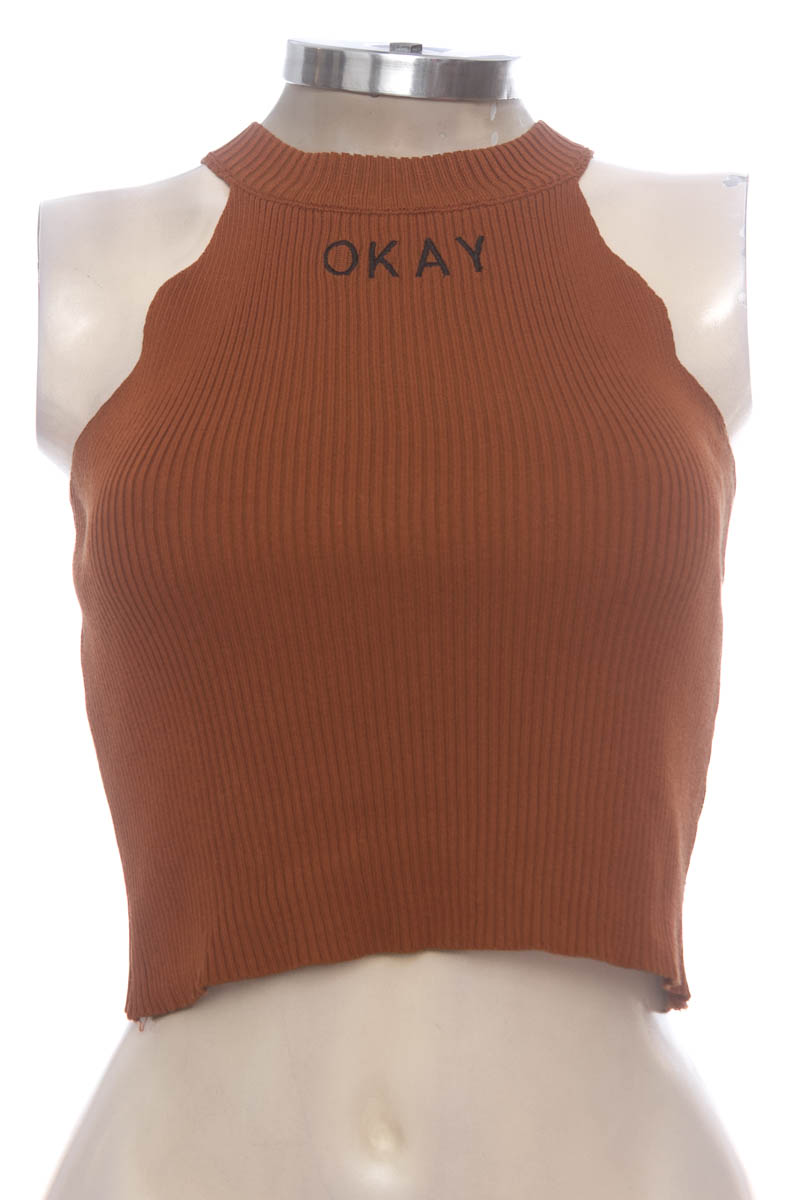 Top / Camiseta color Café - Closeando